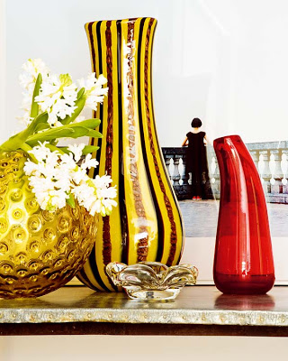 beautiful vignettes, porcelain and glass vases