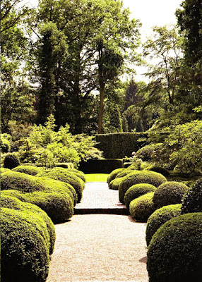 French formal garden style Oscar de la Renta garden