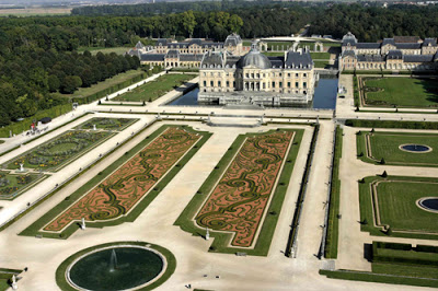 French formal garden, style Chateau vaux le vicomte