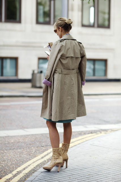 how to wear trench coat fashionably via belle vivir interior design blog