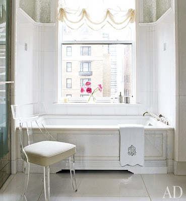 David Kleinberg design in Manhatta bathroom via belle vivir blog