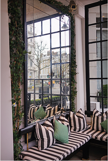 The Kensington Hotel black and white stripe London via Belle Vivir blog 
