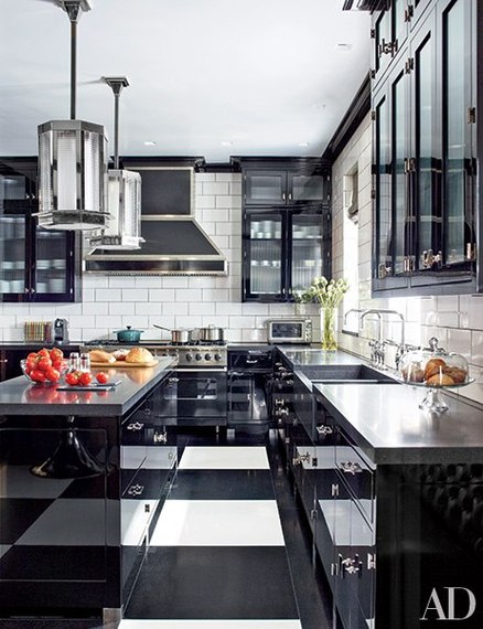 black and whtie kitchen with high gloss cabinets