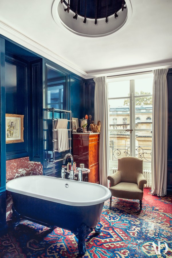 pierre sauvage parisian colorful apartment bathroom
