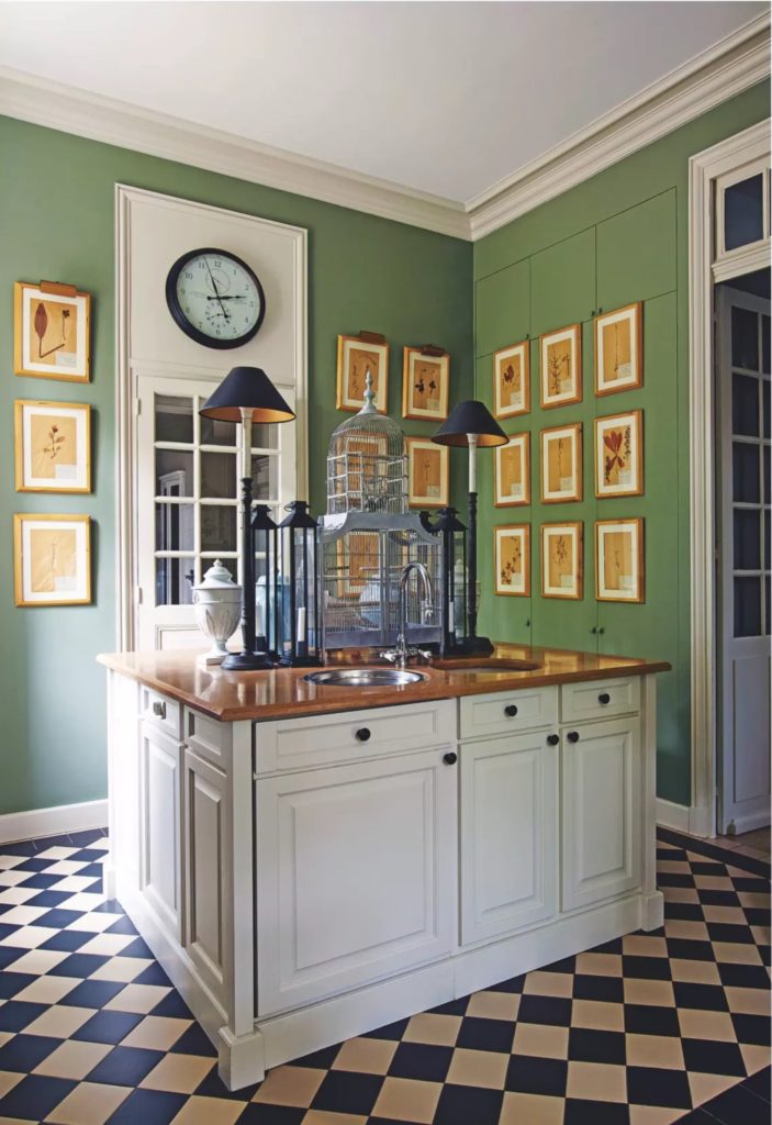 Jean Louis Deniot's Chateau in Chantilly kitchen via blle vivir blog