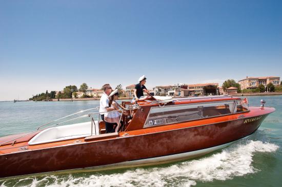 hotels with private boats shirley-the-hotel-cipriani-private