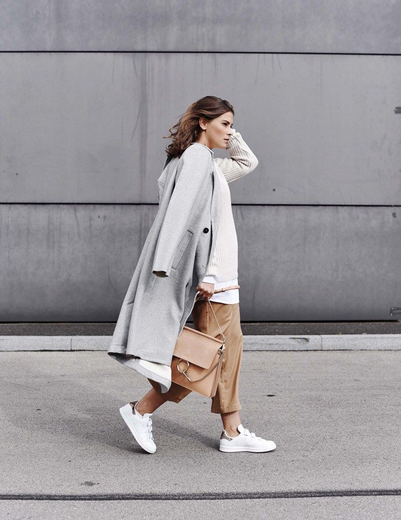photo by @loisjyou / minimal / neutral / grey / beige / outfit
