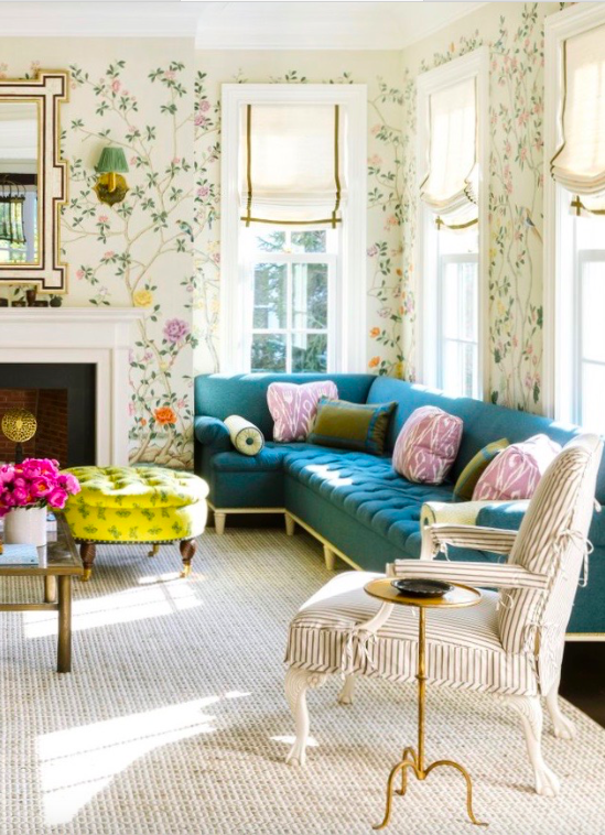 Ashley whittaker blue banquette, slıpcovered chair and chinoiserie wallpaper