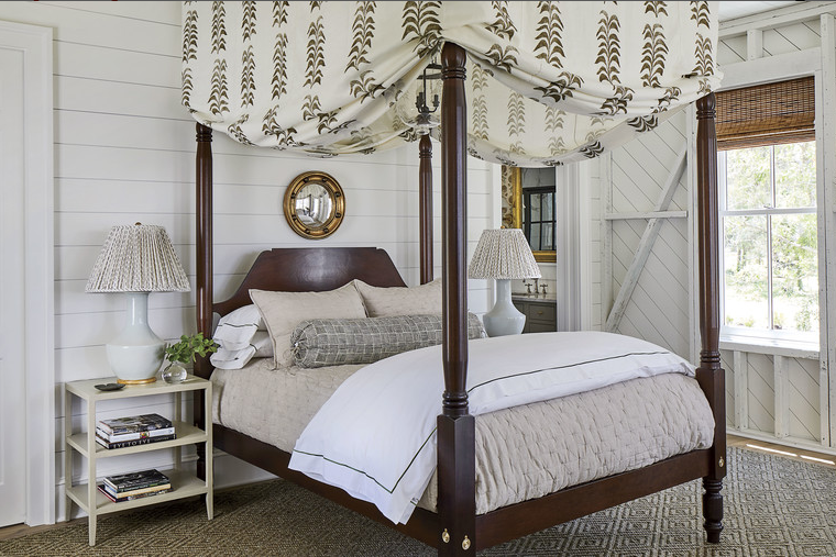 soutern living idea home, master bedroom with four poster bed