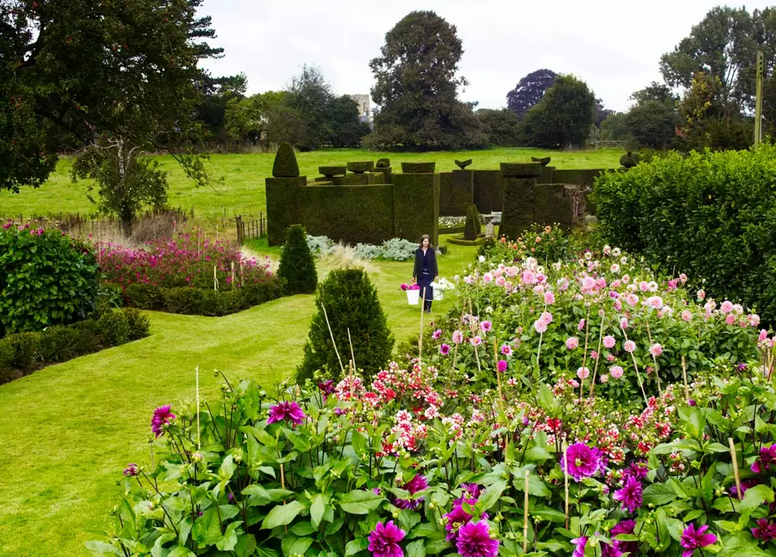 The Land Gardeners walled garden, The Wardington Manor